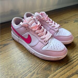 Nike Pink tennis shoes